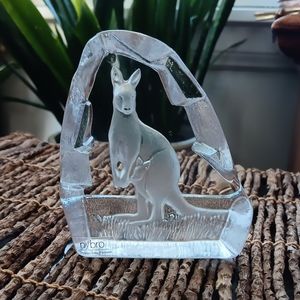 Vintage Nybro Sweden Crystal Art Glass paperweight mama kangaroo and baby